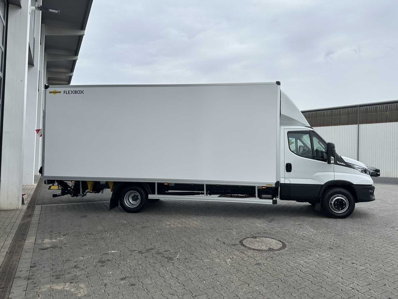 Iveco Daily 70C18 HA8 *R5.100mm*LBW*Luft*Automatik* - Bestelwagen gesloten laadbak: afbeelding 4 Iveco Daily 70C18 HA8 *R5.100mm*LBW*Luft*Automatik* - Bestelwagen gesloten laadbak: afbeelding 4