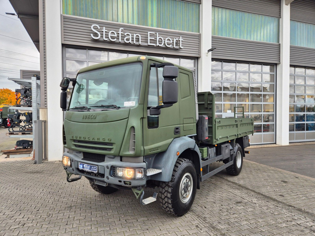 Iveco Eurocargo ML100E22WM-BW 4x4 Pritsche L-Haus Bett - Vrachtwagen met open laadbak: afbeelding 3 Iveco Eurocargo ML100E22WM-BW 4x4 Pritsche L-Haus Bett - Vrachtwagen met open laadbak: afbeelding 3