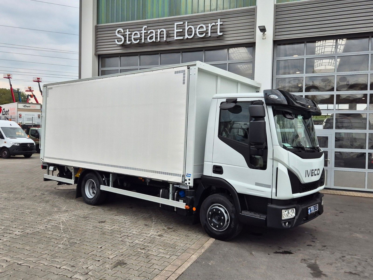 Iveco Eurocargo ML120EL25/P Böse Schiebeplanen LBW AHK - Drankenwagen vrachtwagen: afbeelding 4 Iveco Eurocargo ML120EL25/P Böse Schiebeplanen LBW AHK - Drankenwagen vrachtwagen: afbeelding 4