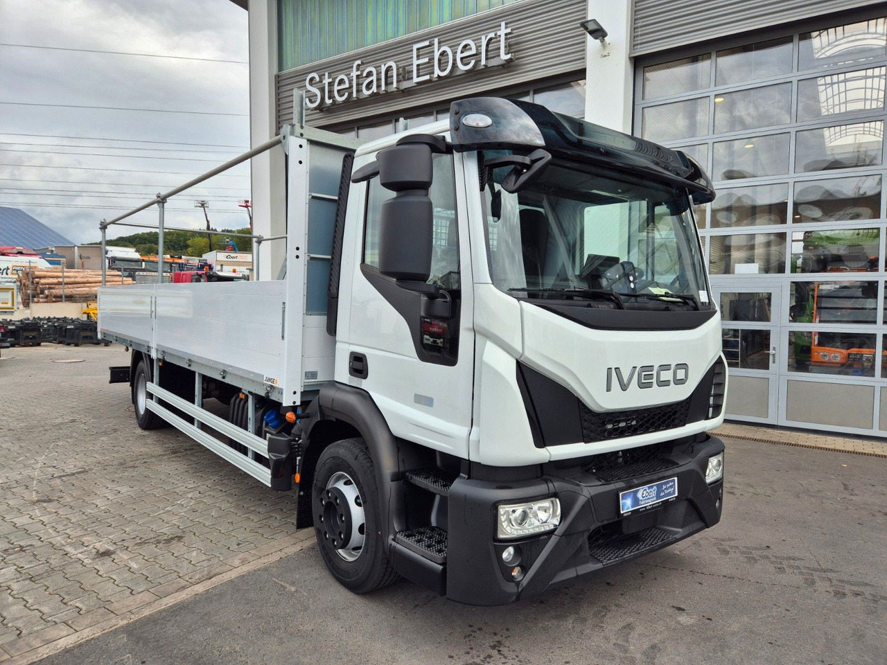 Iveco Eurocargo ML140E28/P Gerüstbau 3 Sitze AHK Klima - Vrachtwagen met open laadbak: afbeelding 2 Iveco Eurocargo ML140E28/P Gerüstbau 3 Sitze AHK Klima - Vrachtwagen met open laadbak: afbeelding 2