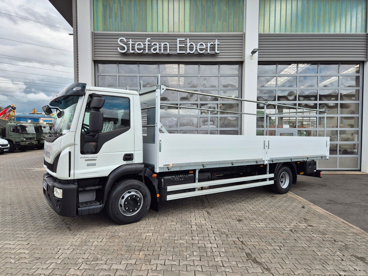 Iveco Eurocargo ML140E28/P Gerüstbau 3 Sitze AHK Klima - Vrachtwagen met open laadbak: afbeelding 3 Iveco Eurocargo ML140E28/P Gerüstbau 3 Sitze AHK Klima - Vrachtwagen met open laadbak: afbeelding 3