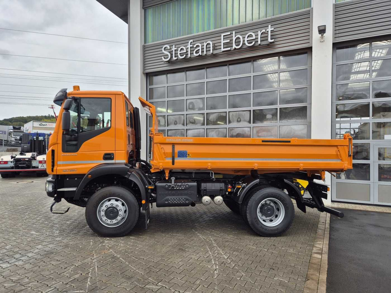 Iveco ML150E28W 4x4 Meiller Dreiseitenkipper 2xAHK - Kipper vrachtwagen: afbeelding 4 Iveco ML150E28W 4x4 Meiller Dreiseitenkipper 2xAHK - Kipper vrachtwagen: afbeelding 4
