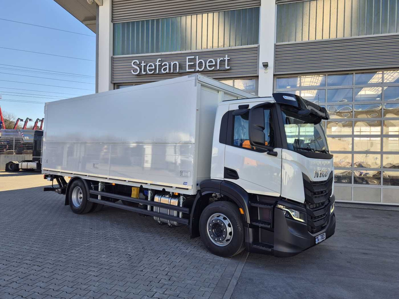 Iveco S-Way AD190S40/FP Böse Schwenkwand LBW 2x AHK - Drankenwagen vrachtwagen: afbeelding 2 Iveco S-Way AD190S40/FP Böse Schwenkwand LBW 2x AHK - Drankenwagen vrachtwagen: afbeelding 2