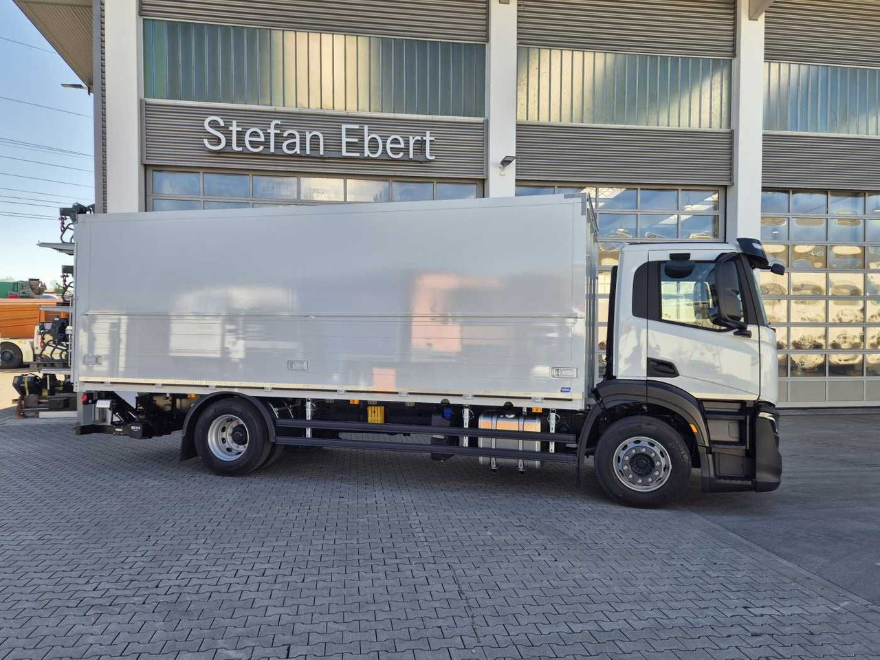 Iveco S-Way AD190S40/FP Böse Schwenkwand LBW 2x AHK - Drankenwagen vrachtwagen: afbeelding 4 Iveco S-Way AD190S40/FP Böse Schwenkwand LBW 2x AHK - Drankenwagen vrachtwagen: afbeelding 4