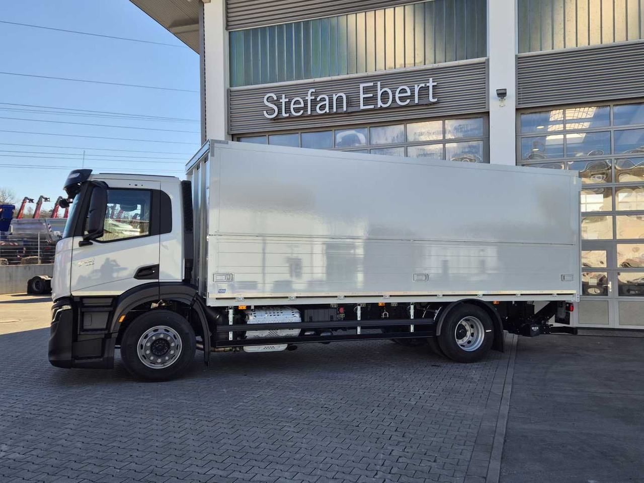 Iveco S-Way AD190S40/FP Böse Schwenkwand LBW 2x AHK - Drankenwagen vrachtwagen: afbeelding 3 Iveco S-Way AD190S40/FP Böse Schwenkwand LBW 2x AHK - Drankenwagen vrachtwagen: afbeelding 3