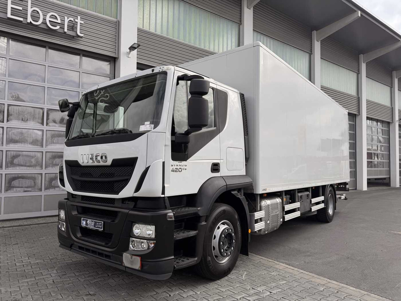 Iveco Stralis AT190S42/FP-D 4x2 Koffer+LBW faltbar AHK - Bakwagen: afbeelding 4 Iveco Stralis AT190S42/FP-D 4x2 Koffer+LBW faltbar AHK - Bakwagen: afbeelding 4
