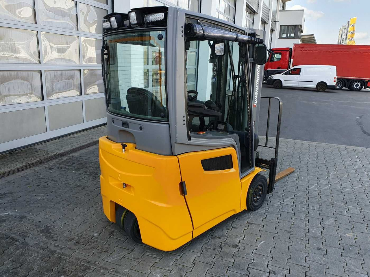Jungheinrich EFG 215 / Triplex: 4.25m! / SS / nur 3.488h! - Elektrische heftruck: afbeelding 4 Jungheinrich EFG 215 / Triplex: 4.25m! / SS / nur 3.488h! - Elektrische heftruck: afbeelding 4
