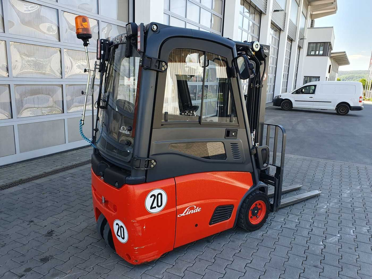 Linde E14 - 01 / Triplex: 4.10m! / SS / nur 1.003h! - Elektrische heftruck: afbeelding 3 Linde E14 - 01 / Triplex: 4.10m! / SS / nur 1.003h! - Elektrische heftruck: afbeelding 3