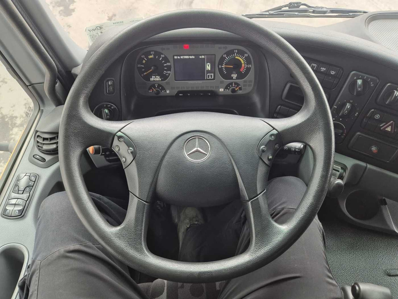 Veegwagen Mercedes-Benz Actros 2032 A 4x4 Bucher STKF 9500 Airport 30x: afbeelding 12
