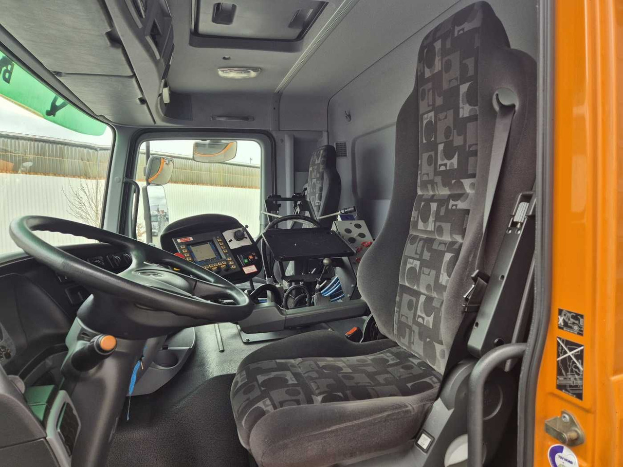 Veegwagen Mercedes-Benz Actros 2032 A 4x4 Bucher STKF 9500 Airport 30x: afbeelding 10