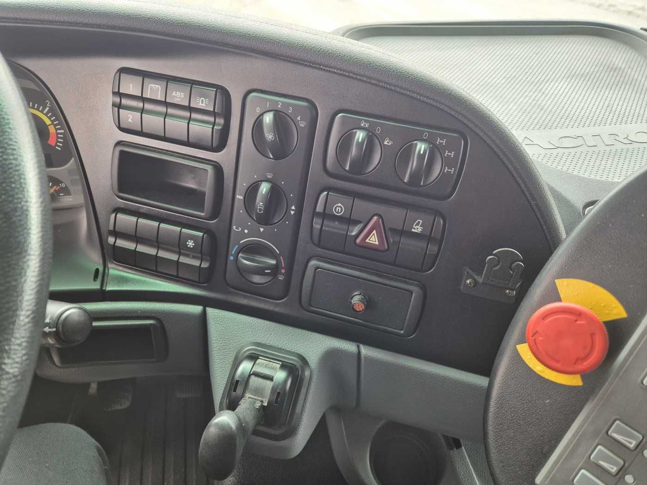 Veegwagen Mercedes-Benz Actros 2032 A 4x4 Bucher STKF 9500 Airport 30x: afbeelding 13 Veegwagen Mercedes-Benz Actros 2032 A 4x4 Bucher STKF 9500 Airport 30x: afbeelding 13