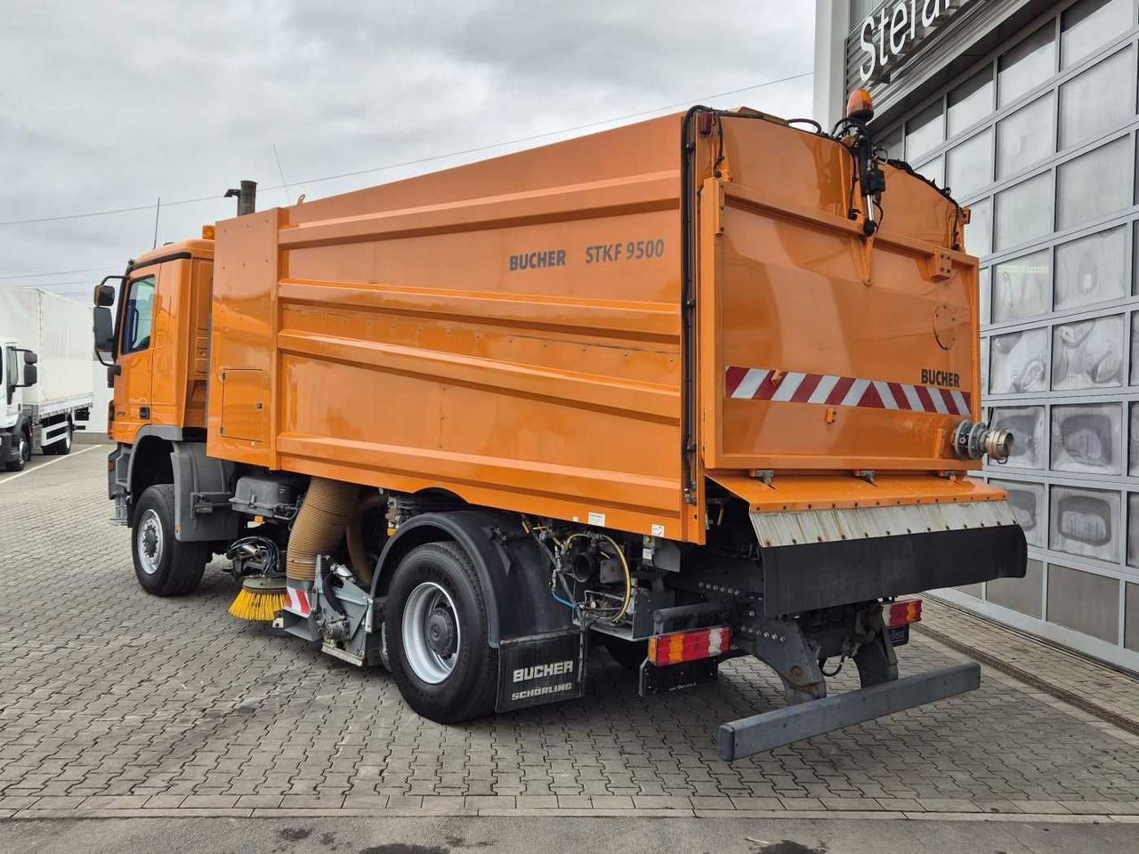 Veegwagen Mercedes-Benz Actros 2032 A 4x4 Bucher STKF 9500 Airport 30x: afbeelding 15