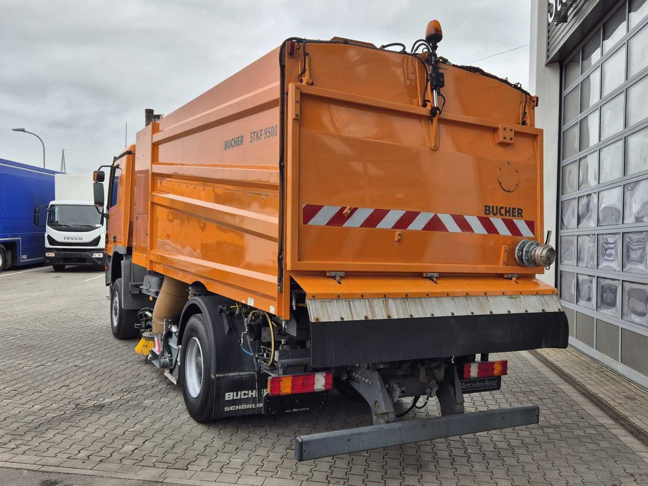 Veegwagen Mercedes-Benz Actros 2032 A 4x4 Bucher STKF 9500 Airport 30x: afbeelding 7