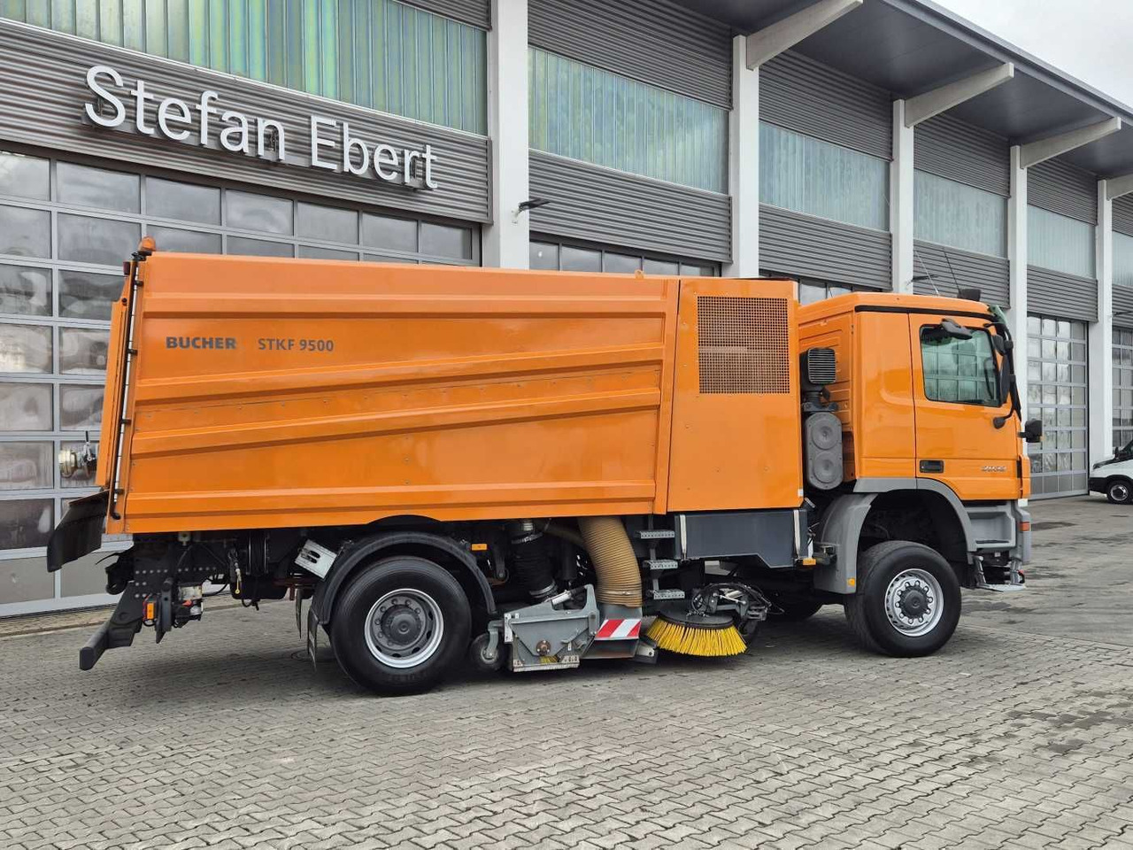 Veegwagen Mercedes-Benz Actros 2032 A 4x4 Bucher STKF 9500 Airport 30x: afbeelding 6