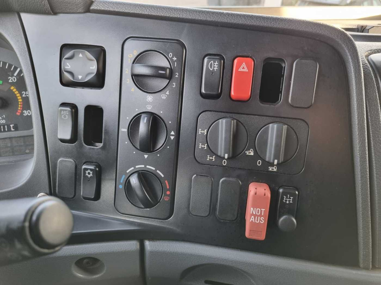 Schuifzeilen vrachtwagen Mercedes-Benz Axor 1829 A 4x4 Pritsche/Plane 10 Stück: afbeelding 14 Schuifzeilen vrachtwagen Mercedes-Benz Axor 1829 A 4x4 Pritsche/Plane 10 Stück: afbeelding 14