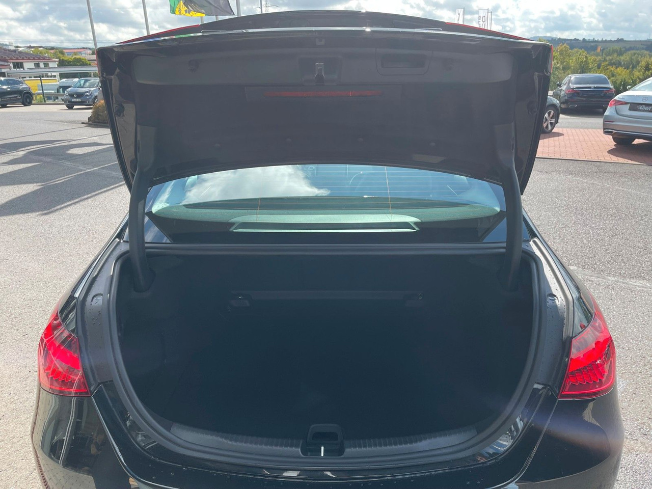 Sedan Mercedes-Benz C 200 d AVANTGARDE 360°+TOTW+Carplay+Ambiente: afbeelding 6 Sedan Mercedes-Benz C 200 d AVANTGARDE 360°+TOTW+Carplay+Ambiente: afbeelding 6