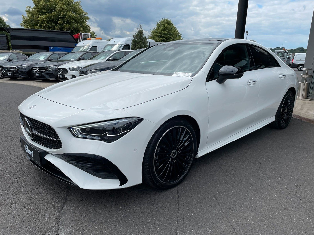 Mercedes-Benz CLA 200 AMG Pano+R-Kamera+19"+TOTW+DISTR+MULITBE - Coupé: afbeelding 2 Mercedes-Benz CLA 200 AMG Pano+R-Kamera+19"+TOTW+DISTR+MULITBE - Coupé: afbeelding 2