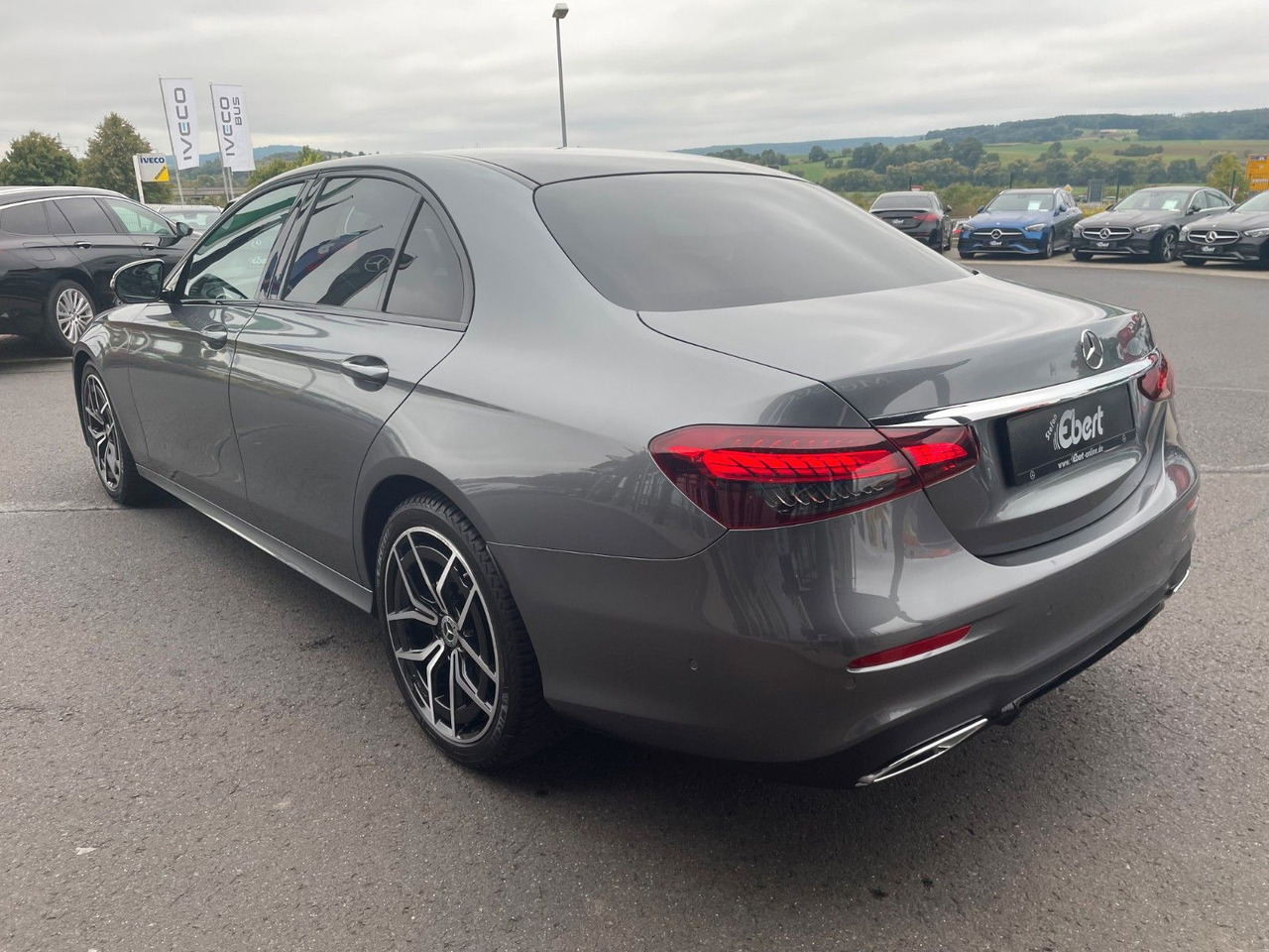 Mercedes-Benz E 220 d AMG+MBeam+Pano+Distr+R-Kamera - Sedan: afbeelding 3 Mercedes-Benz E 220 d AMG+MBeam+Pano+Distr+R-Kamera - Sedan: afbeelding 3