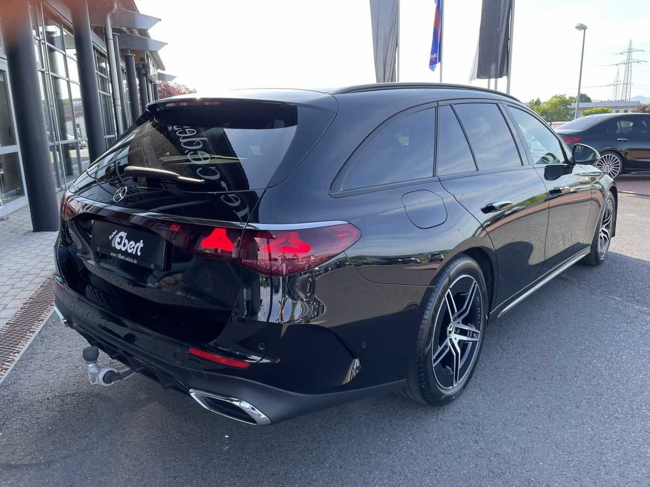 Mercedes-Benz E 220 d T AMG-Line AHK+Distr+R-Kamera +Ambiente+ - Personenwagen: afbeelding 4 Mercedes-Benz E 220 d T AMG-Line AHK+Distr+R-Kamera +Ambiente+ - Personenwagen: afbeelding 4