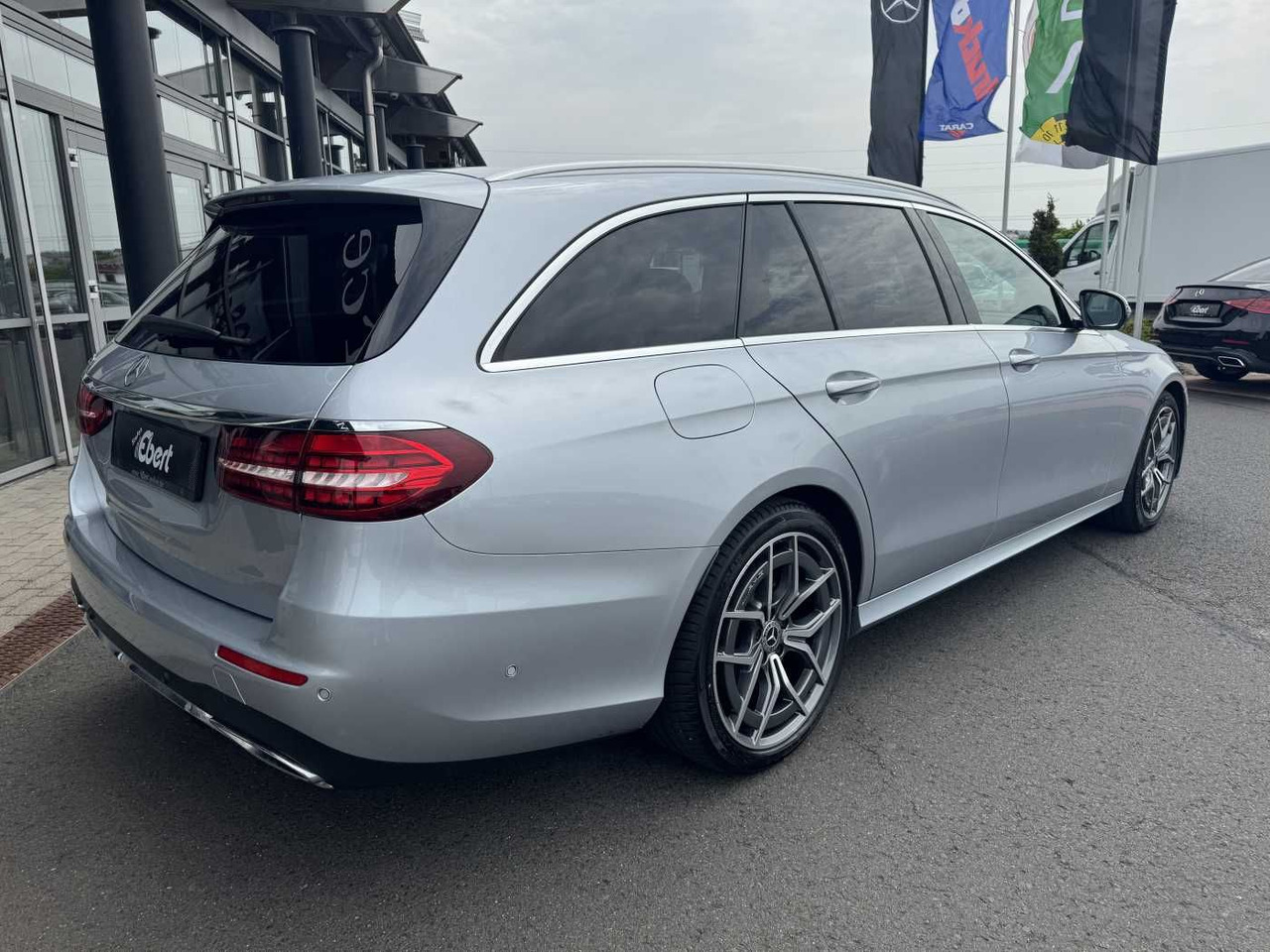 Mercedes-Benz E 220d T AMG+AHK+ESD+RKamera+TotW+ Ambiente - Personenwagen: afbeelding 4 Mercedes-Benz E 220d T AMG+AHK+ESD+RKamera+TotW+ Ambiente - Personenwagen: afbeelding 4