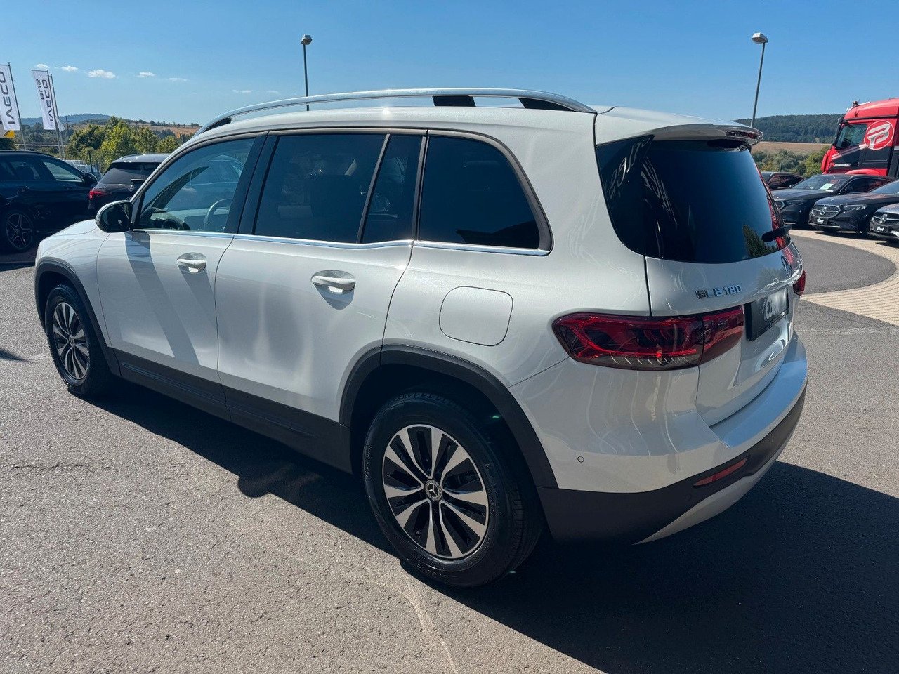 Mercedes-Benz GLB 180 Style+Distronic+RKamera+Vollleder - SUV: afbeelding 3 Mercedes-Benz GLB 180 Style+Distronic+RKamera+Vollleder - SUV: afbeelding 3
