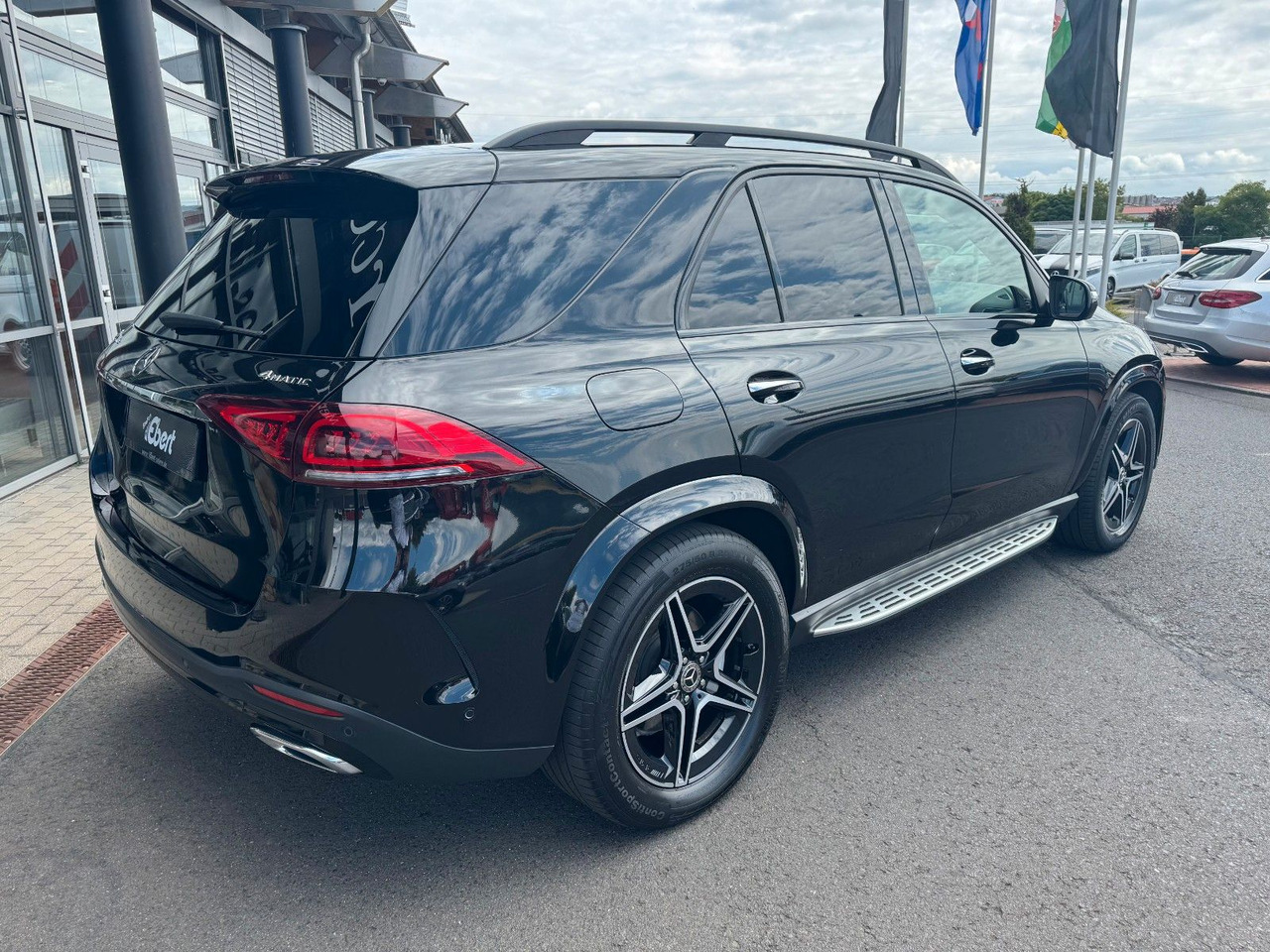 Mercedes-Benz GLE 350de 4M AMG+Pano+AHK+Burm+Distr++HUD+360+ - SUV: afbeelding 4 Mercedes-Benz GLE 350de 4M AMG+Pano+AHK+Burm+Distr++HUD+360+ - SUV: afbeelding 4