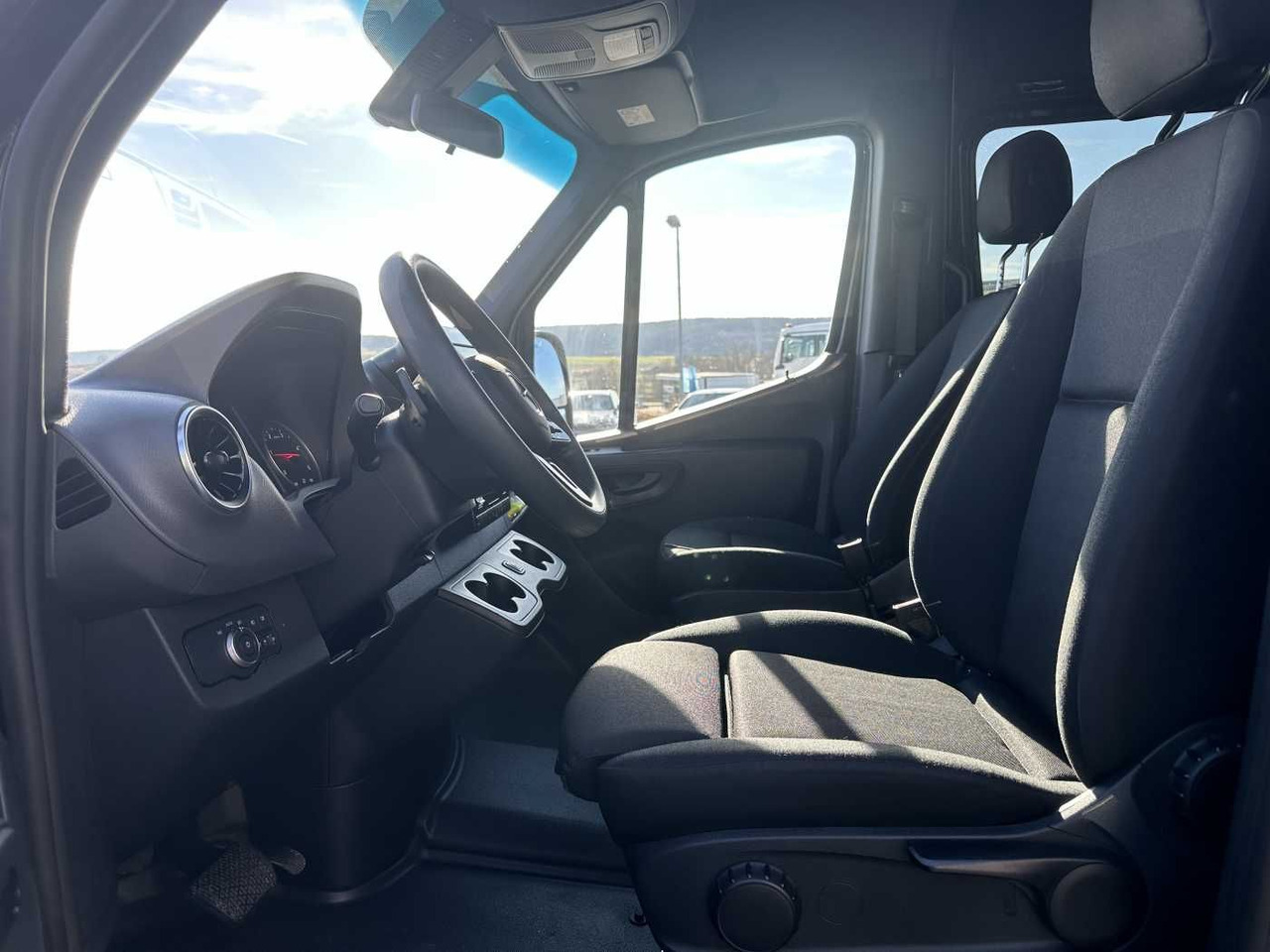 Nieuw Bestelwagen met dubbele cabine Mercedes-Benz Sprinter 317 CDI Tourer Dachklima AHK 360 MBUX: afbeelding 12 Nieuw Bestelwagen met dubbele cabine Mercedes-Benz Sprinter 317 CDI Tourer Dachklima AHK 360 MBUX: afbeelding 12