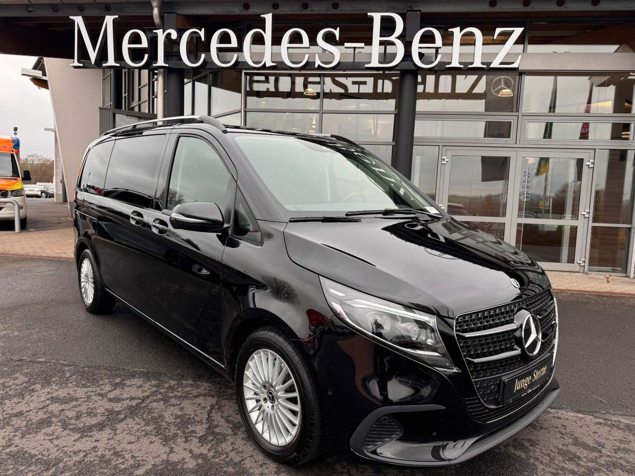 Mercedes-Benz V 220 d STYLE K Liege-Paket AHK2,5 DISTRONIC - Stationwagen: afbeelding 1 Mercedes-Benz V 220 d STYLE K Liege-Paket AHK2,5 DISTRONIC - Stationwagen: afbeelding 1