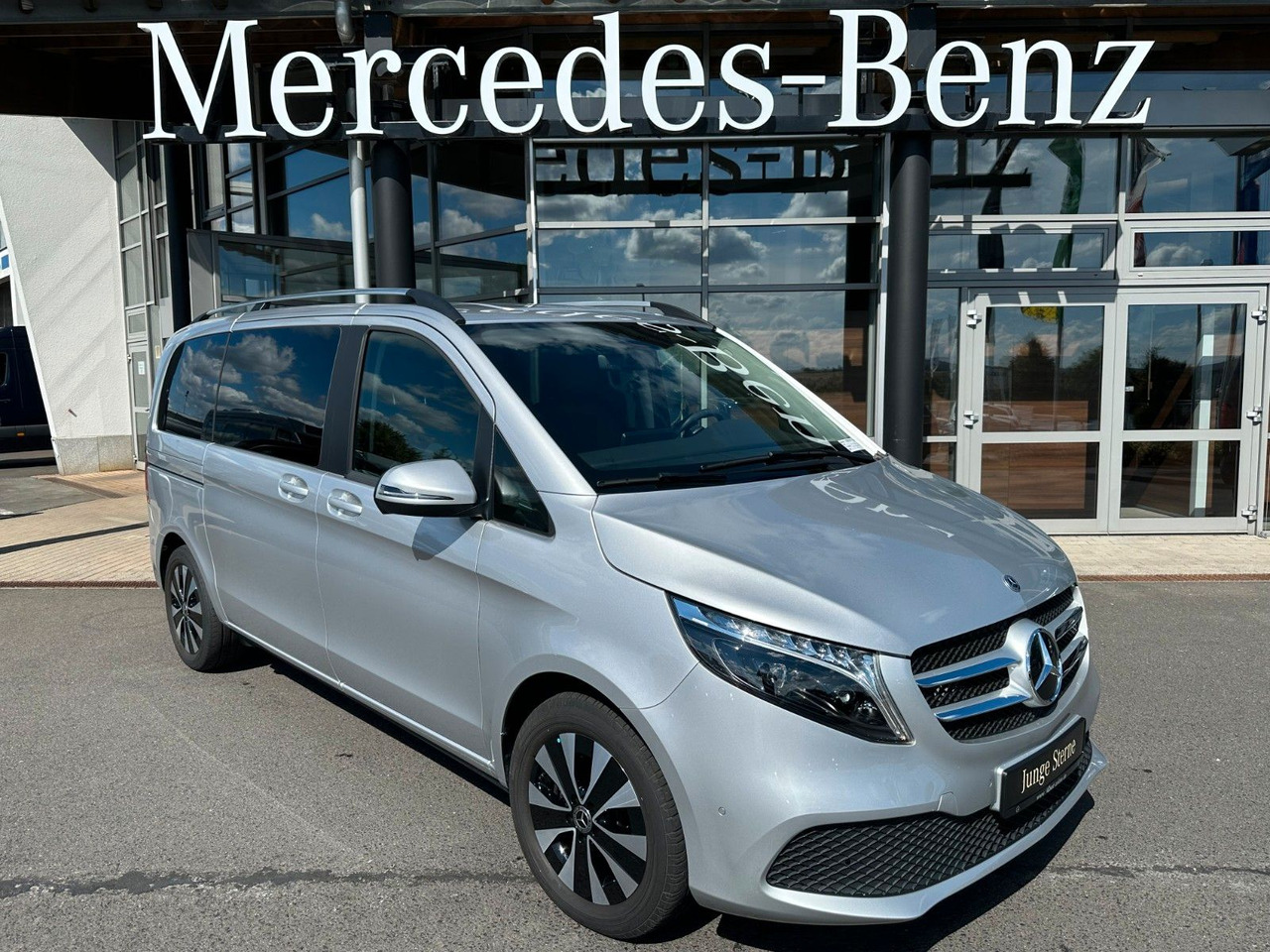 Mercedes-Benz V 250 EDITION 4MATIC Kompakt Liege-Paket AHK2,5t - Stationwagen: afbeelding 1 Mercedes-Benz V 250 EDITION 4MATIC Kompakt Liege-Paket AHK2,5t - Stationwagen: afbeelding 1
