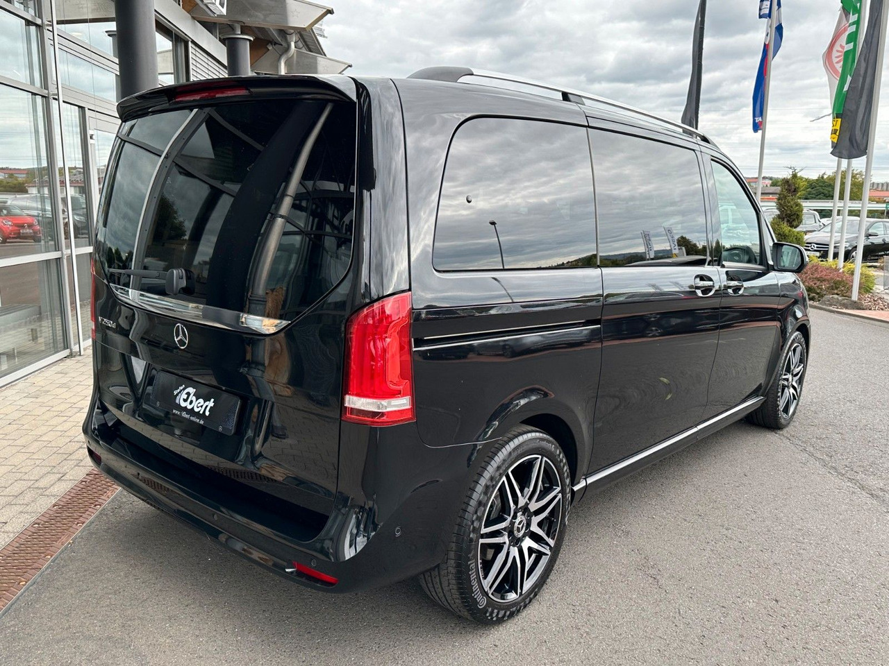 Mercedes-Benz V 250 d EDITION AMG Kompakt ILS elektr Türen - Stationwagen: afbeelding 4 Mercedes-Benz V 250 d EDITION AMG Kompakt ILS elektr Türen - Stationwagen: afbeelding 4