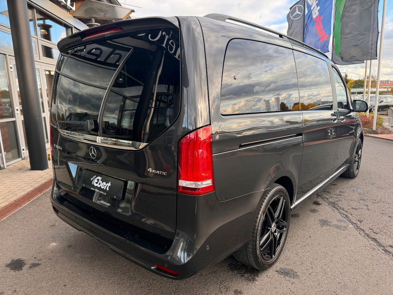 Mercedes-Benz V 300 d 4MATIC AVA ED AMG DISTR Stdh AHK2,5 PANO - Personenvervoer: afbeelding 4 Mercedes-Benz V 300 d 4MATIC AVA ED AMG DISTR Stdh AHK2,5 PANO - Personenvervoer: afbeelding 4