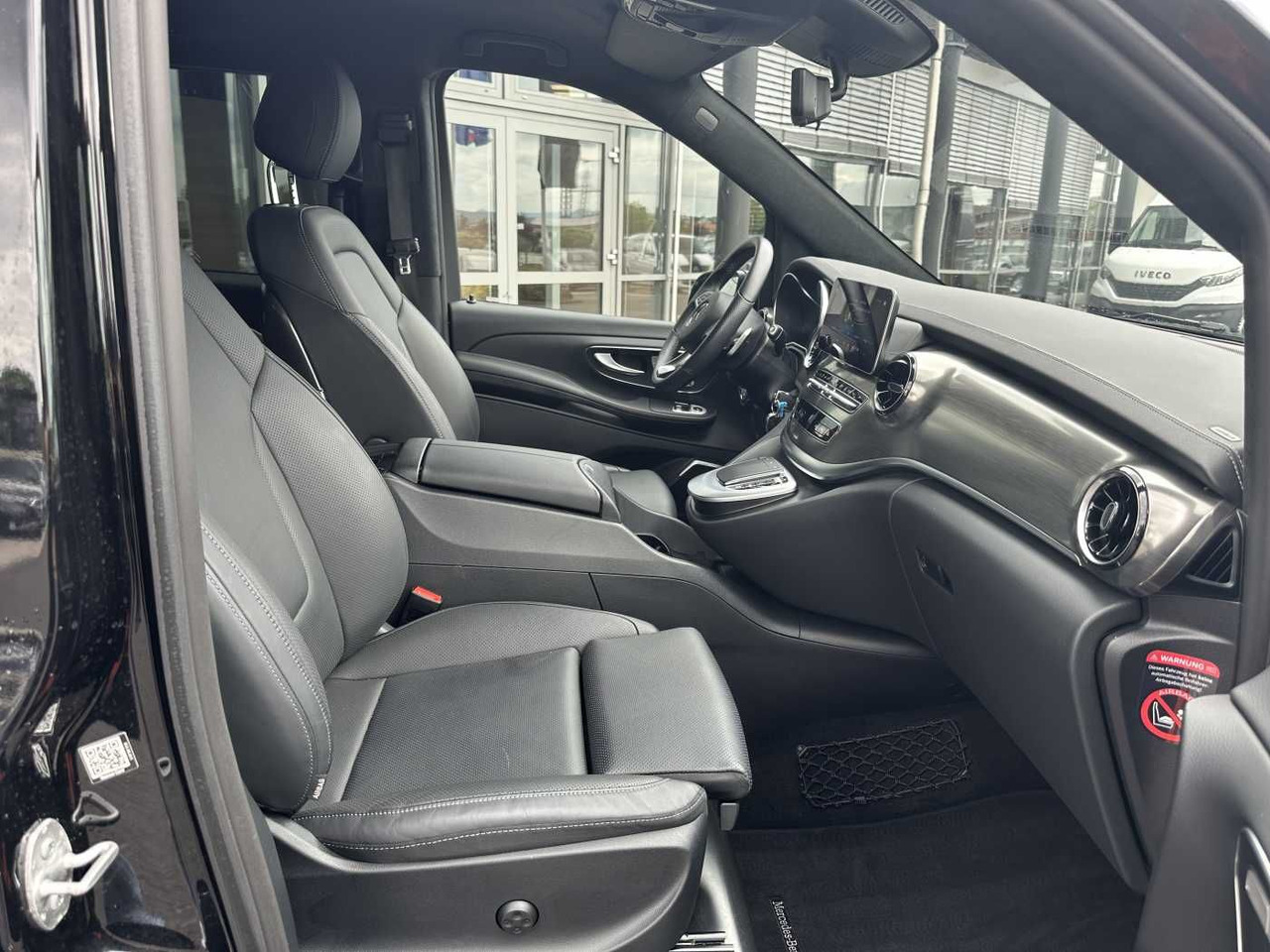 Personenvervoer Mercedes-Benz V 300 d 4MATIC EXCLUSIVE AMG Panorama DISTRONIC: afbeelding 9 Personenvervoer Mercedes-Benz V 300 d 4MATIC EXCLUSIVE AMG Panorama DISTRONIC: afbeelding 9