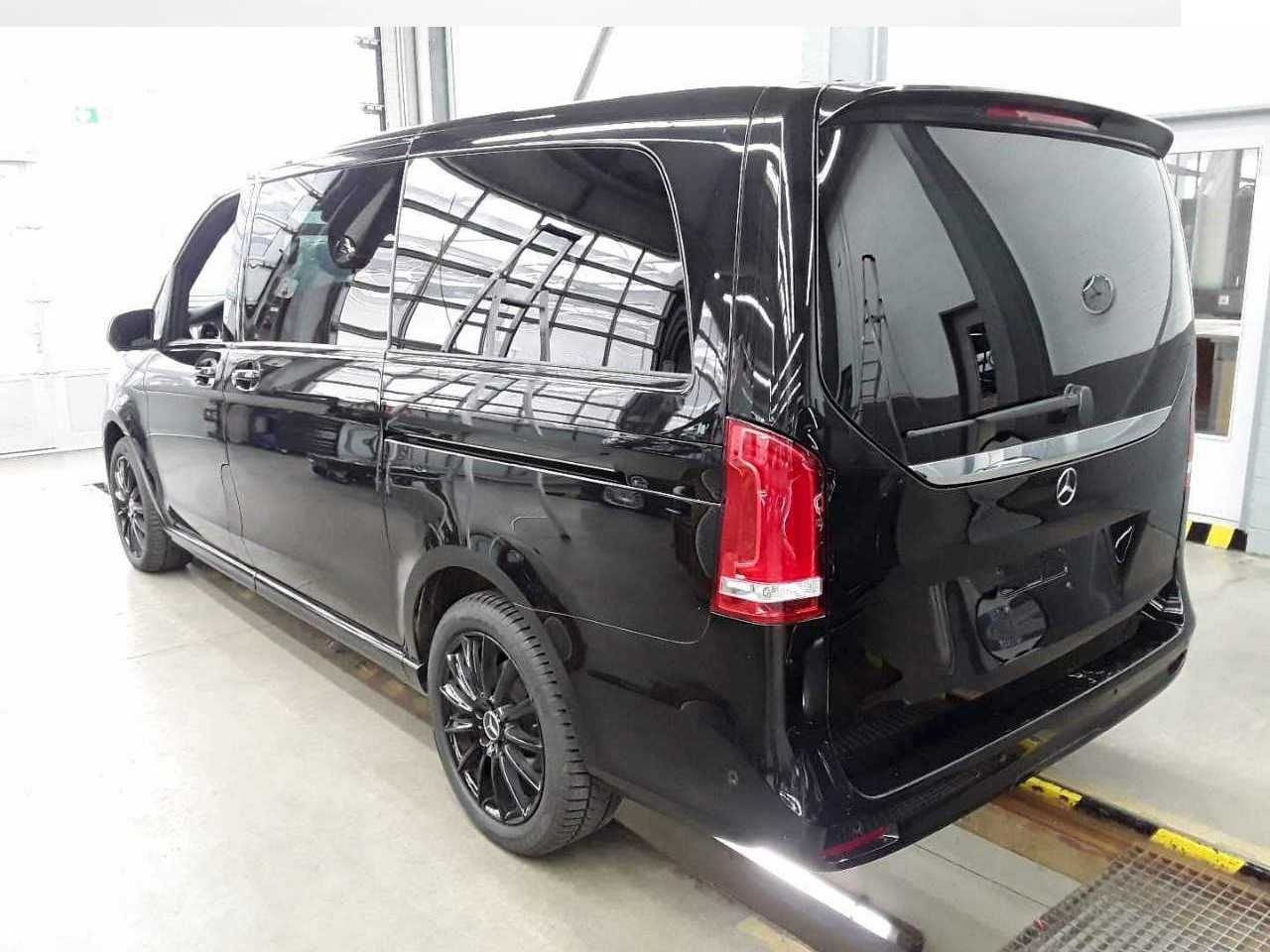 Mercedes-Benz V 300 d 4MATIC EXCLUSIVE AMG Panorama DISTRONIC - Personenwagen: afbeelding 4 Mercedes-Benz V 300 d 4MATIC EXCLUSIVE AMG Panorama DISTRONIC - Personenwagen: afbeelding 4
