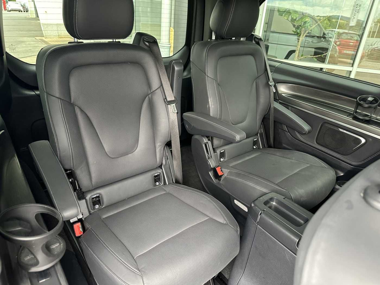 Personenvervoer Mercedes-Benz V 300 d 4MATIC EXCLUSIVE AMG Panorama DISTRONIC: afbeelding 7 Personenvervoer Mercedes-Benz V 300 d 4MATIC EXCLUSIVE AMG Panorama DISTRONIC: afbeelding 7