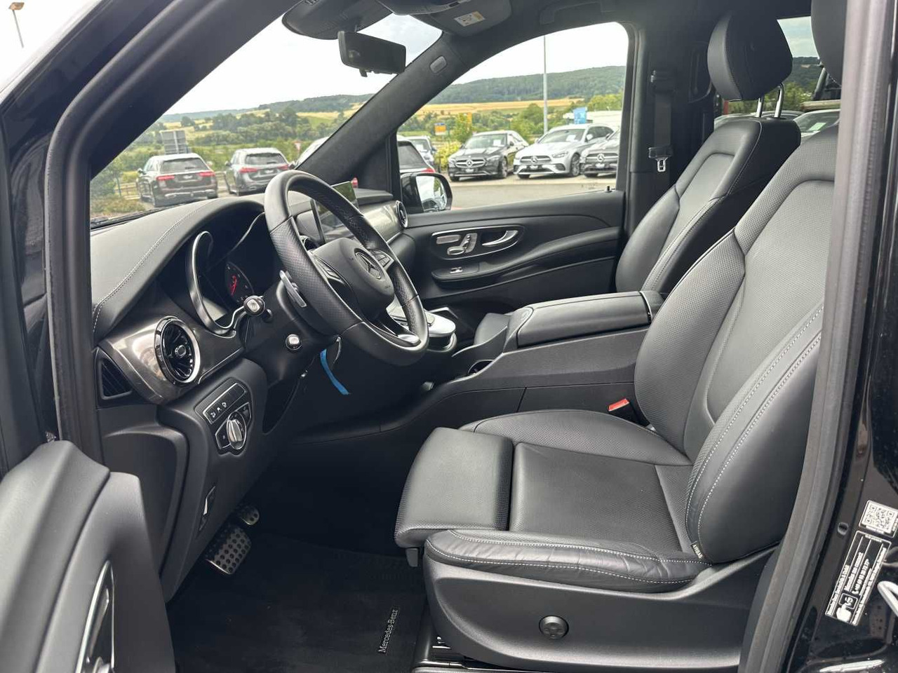 Personenvervoer Mercedes-Benz V 300 d 4MATIC EXCLUSIVE AMG Panorama DISTRONIC: afbeelding 10 Personenvervoer Mercedes-Benz V 300 d 4MATIC EXCLUSIVE AMG Panorama DISTRONIC: afbeelding 10