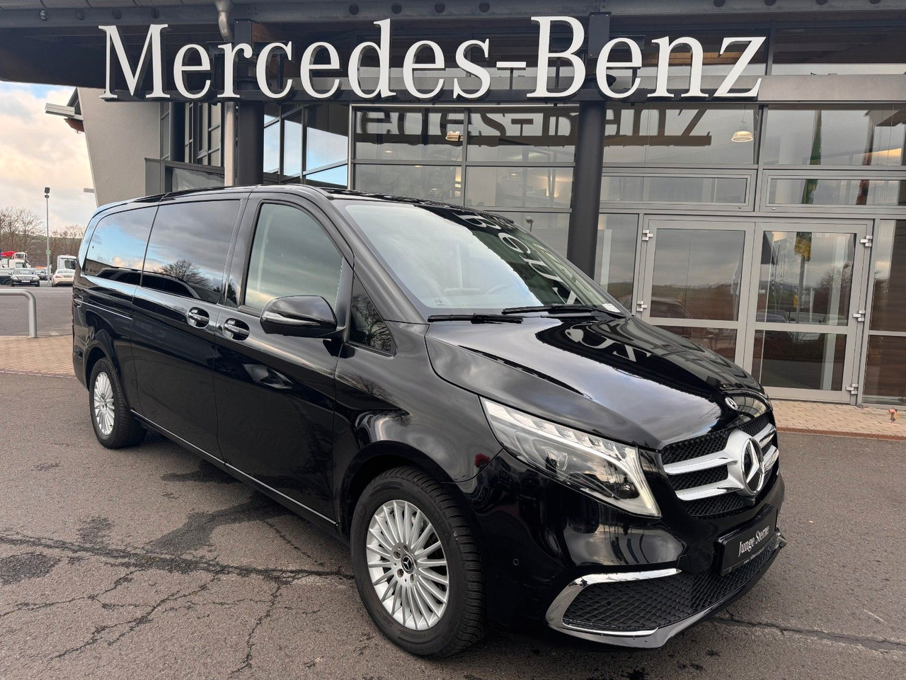 Mercedes-Benz V 300 d AVA Extralang 4MATIC AHK Stdh DISTRONIC - Stationwagen: afbeelding 1 Mercedes-Benz V 300 d AVA Extralang 4MATIC AHK Stdh DISTRONIC - Stationwagen: afbeelding 1