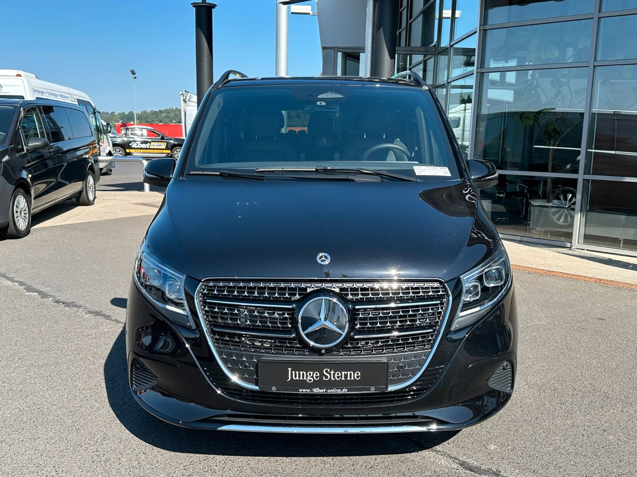 Mercedes-Benz V 300 d AVANTGARDE Extralang 360Kamera Standheiz - Stationwagen: afbeelding 2 Mercedes-Benz V 300 d AVANTGARDE Extralang 360Kamera Standheiz - Stationwagen: afbeelding 2