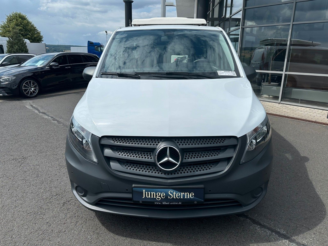 Mercedes-Benz Vito 111 CDI Tourer Begleitfahrzeug BF3+ / WVZ - Personenvervoer: afbeelding 3 Mercedes-Benz Vito 111 CDI Tourer Begleitfahrzeug BF3+ / WVZ - Personenvervoer: afbeelding 3