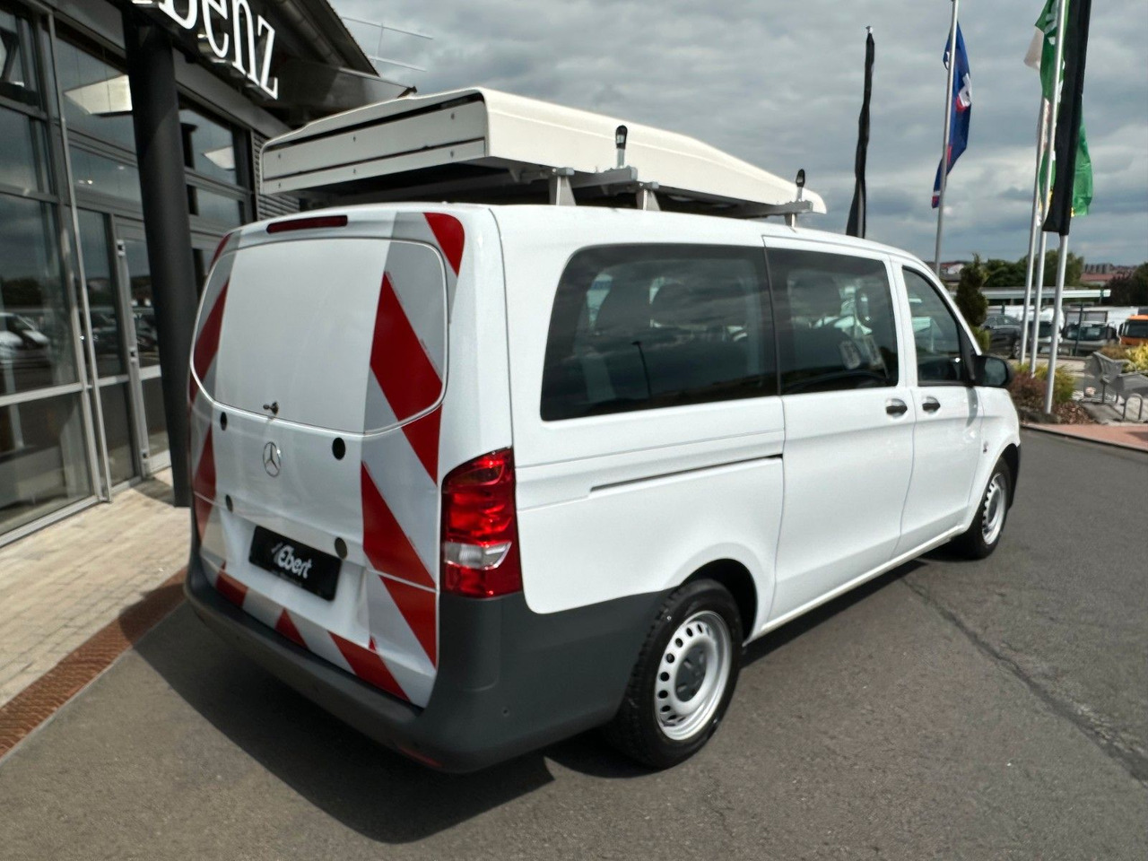 Mercedes-Benz Vito 111 CDI Tourer Begleitfahrzeug BF3+ / WVZ - Personenvervoer: afbeelding 5 Mercedes-Benz Vito 111 CDI Tourer Begleitfahrzeug BF3+ / WVZ - Personenvervoer: afbeelding 5