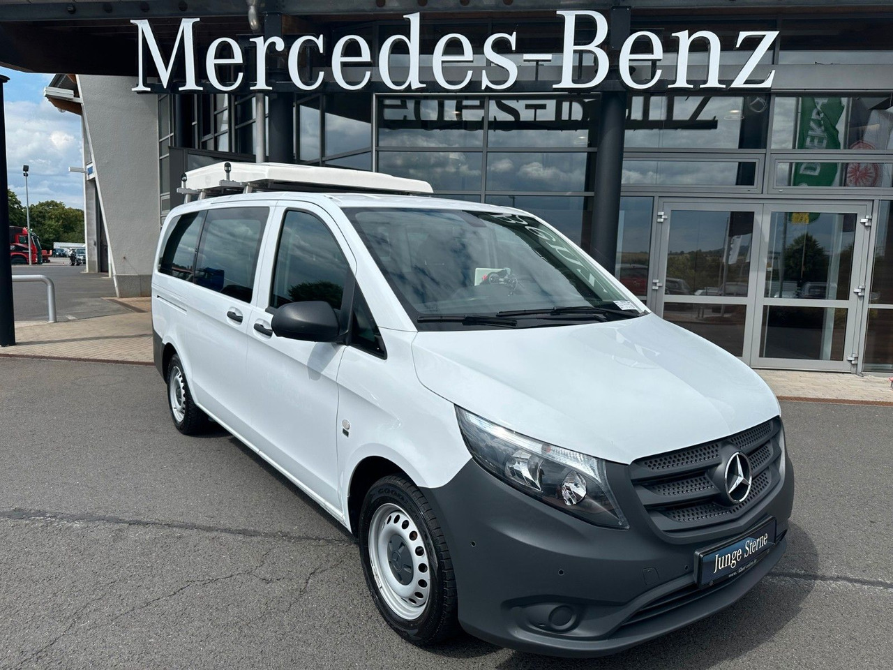 Mercedes-Benz Vito 111 CDI Tourer Begleitfahrzeug BF3+ / WVZ - Personenvervoer: afbeelding 2 Mercedes-Benz Vito 111 CDI Tourer Begleitfahrzeug BF3+ / WVZ - Personenvervoer: afbeelding 2