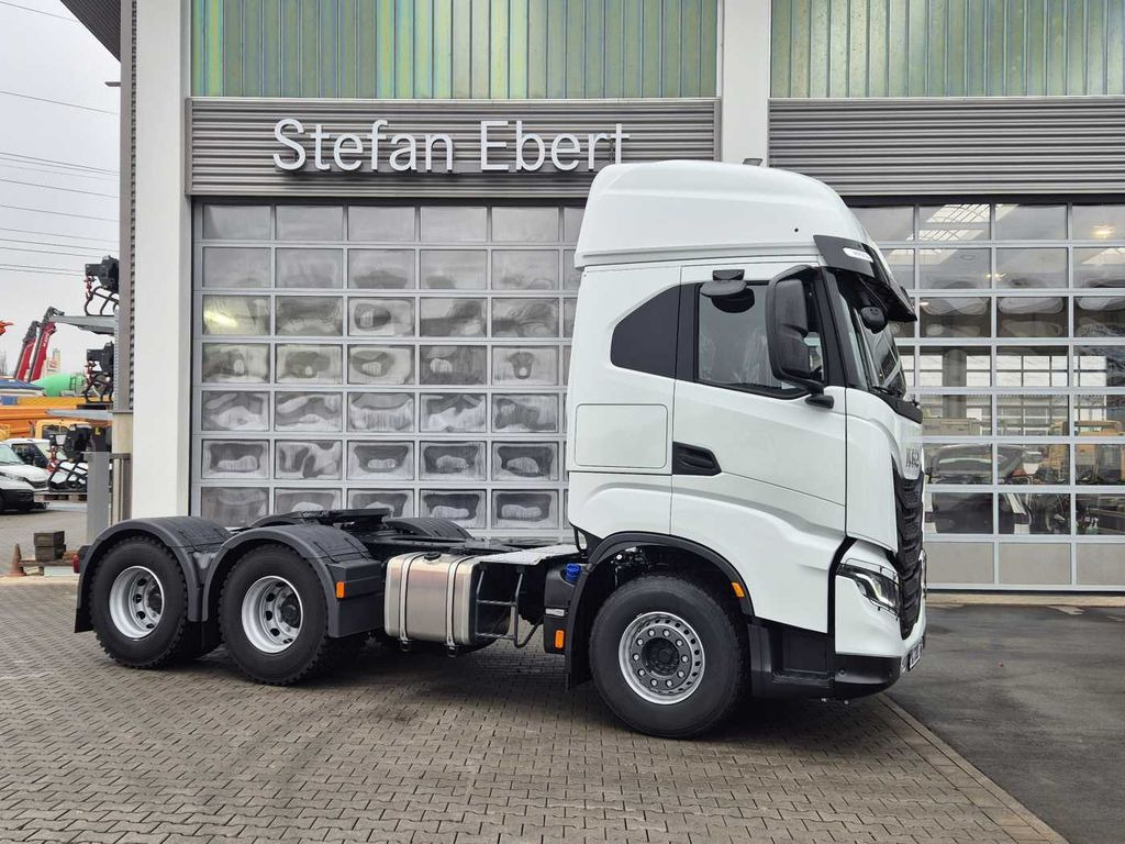 Iveco X-Way AS440X57TZ/P ON+ 6x4 Intarder 2xBett Iveco X-Way AS440X57TZ/P ON+ 6x4 Intarder 2xBett - Trekker: afbeelding 4 Iveco X-Way AS440X57TZ/P ON+ 6x4 Intarder 2xBett Iveco X-Way AS440X57TZ/P ON+ 6x4 Intarder 2xBett - Trekker: afbeelding 4