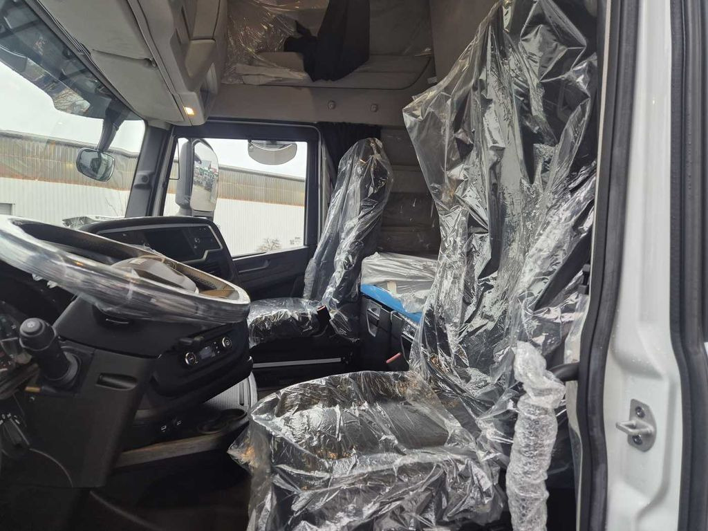 Nieuw Trekker Iveco X-Way AS440X57TZ/P ON+ 6x4 Intarder 2xBett Iveco X-Way AS440X57TZ/P ON+ 6x4 Intarder 2xBett: afbeelding 10 Nieuw Trekker Iveco X-Way AS440X57TZ/P ON+ 6x4 Intarder 2xBett Iveco X-Way AS440X57TZ/P ON+ 6x4 Intarder 2xBett: afbeelding 10