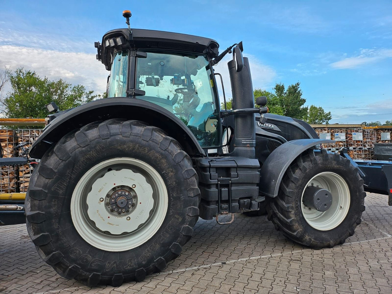 Valtra S374 / nur: 1.980h! / 06.2017 / Holzhacker - Houtversnipperaar: afbeelding 2 Valtra S374 / nur: 1.980h! / 06.2017 / Holzhacker - Houtversnipperaar: afbeelding 2