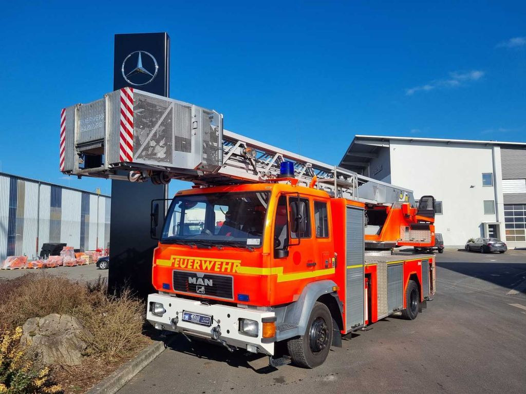 MAN 15.284LC Metz DLK 23-12 Feuerwehr Drehleiter - Vrachtwagen: afbeelding 1 MAN 15.284LC Metz DLK 23-12 Feuerwehr Drehleiter - Vrachtwagen: afbeelding 1