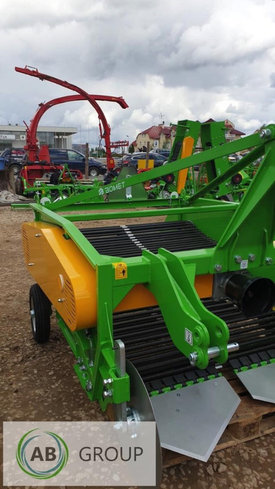 2-row Conveyor Digger Bomet Upus Z656/3 - Aardappelrooier: afbeelding 2 2-row Conveyor Digger Bomet Upus Z656/3 - Aardappelrooier: afbeelding 2