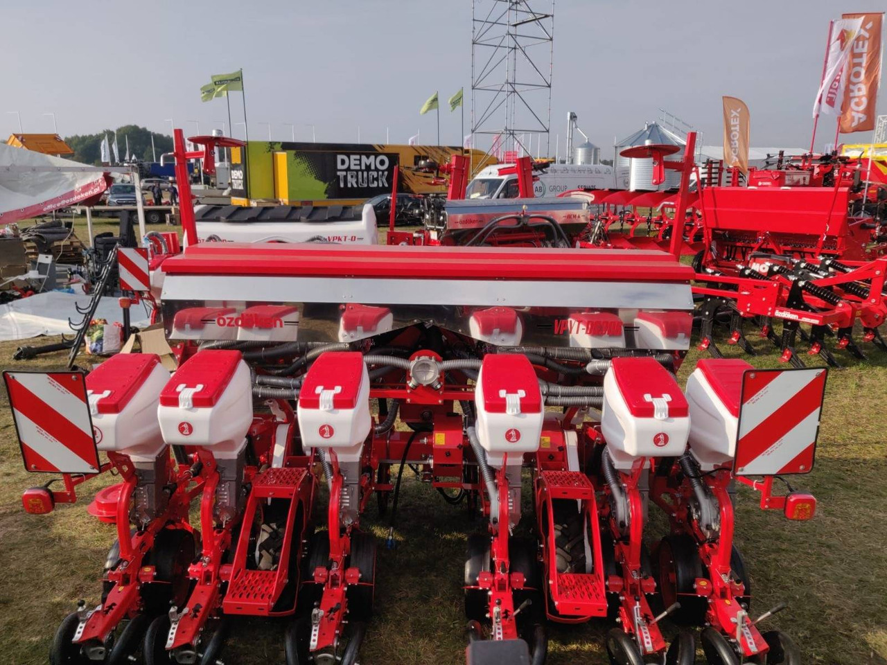 6-row maize seeder VPYT-DG306 on a semi-telescopic frame with deep fertilization - Precisiezaaimachine: afbeelding 1 6-row maize seeder VPYT-DG306 on a semi-telescopic frame with deep fertilization - Precisiezaaimachine: afbeelding 1