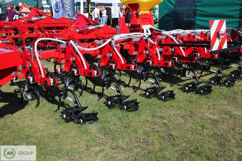 Awemak DRAGON TP 9 hydraulic folding inter-row cultivator - Grondbewerking toebehoor: afbeelding 3 Awemak DRAGON TP 9 hydraulic folding inter-row cultivator - Grondbewerking toebehoor: afbeelding 3