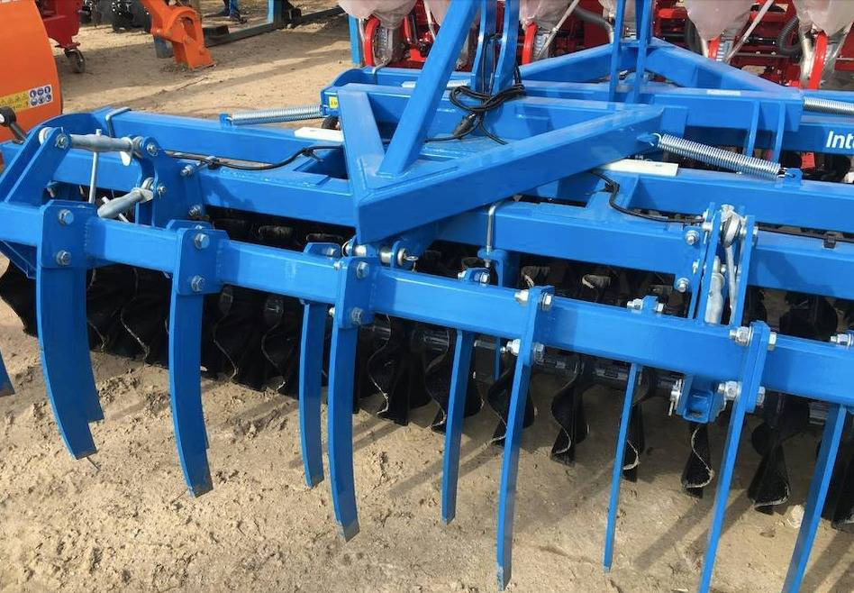 Inter-Tech front disc cultivator 2.5 m with flat bar drag BAP01 - ON STOCK - Schijveneg: afbeelding 5 Inter-Tech front disc cultivator 2.5 m with flat bar drag BAP01 - ON STOCK - Schijveneg: afbeelding 5
