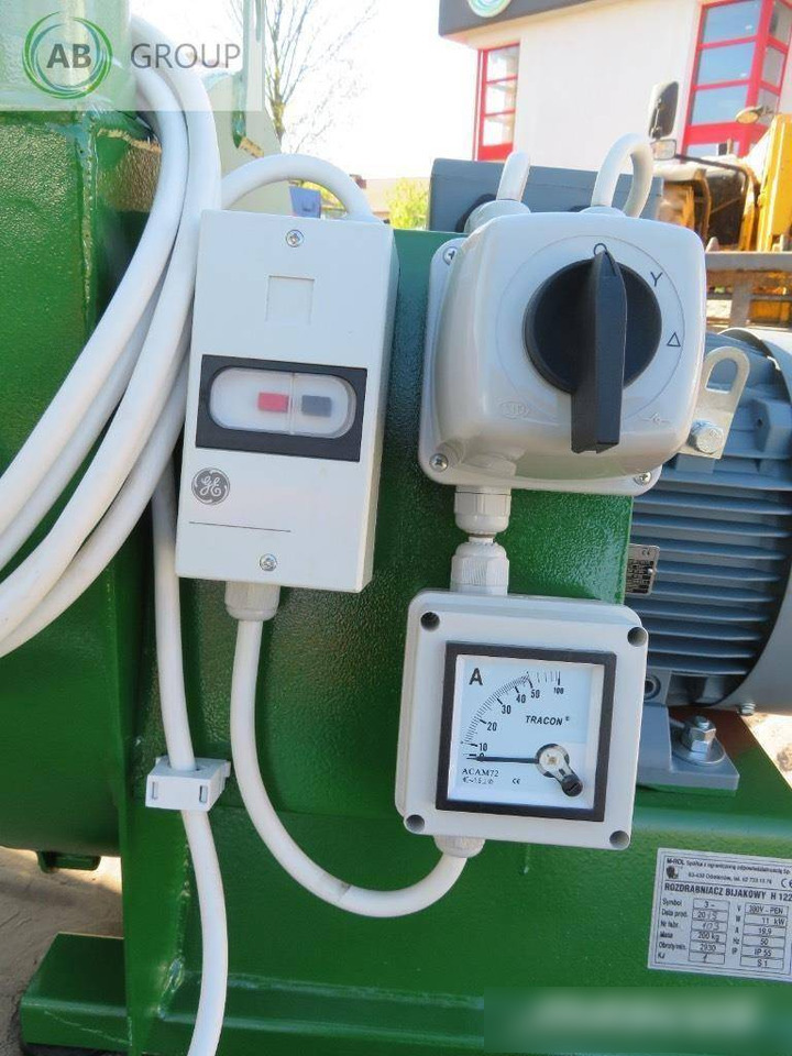 M-rol sucker-blower hammer H122 (11kW) - Veeteelt materiaal: afbeelding 2 M-rol sucker-blower hammer H122 (11kW) - Veeteelt materiaal: afbeelding 2