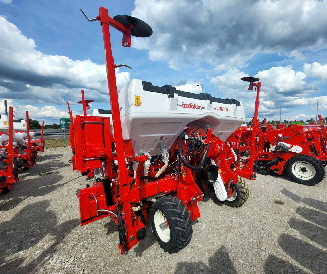 Ozdoken six-row pneumatic precision seeder, VPKT-DG6, PVC fertiliser tank - on stock - Precisiezaaimachine: afbeelding 1 Ozdoken six-row pneumatic precision seeder, VPKT-DG6, PVC fertiliser tank - on stock - Precisiezaaimachine: afbeelding 1